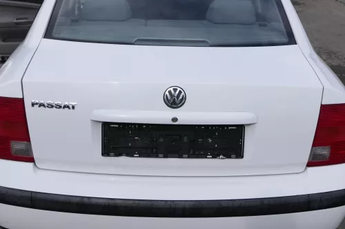 VW Passat 3B Limousine Heckklappe Klappe hinten Kofferraumklappe weiß LB9A