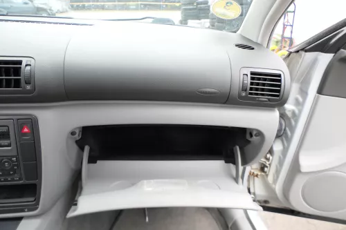 VW Passat 3B 3BG Handschuhfach grau Handschuhfachdeckel Deckel Klappe (150672)