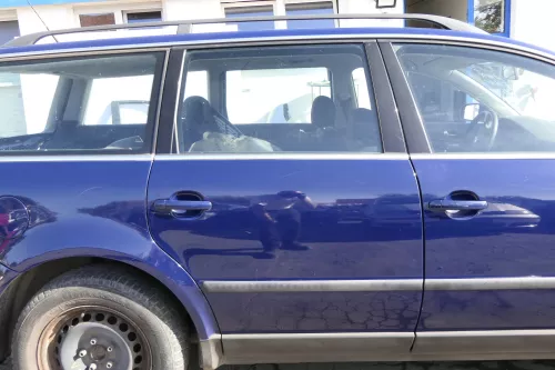 VW Passat 3B 3BG Kombi Variant Tür hinten rechts blau LA5E