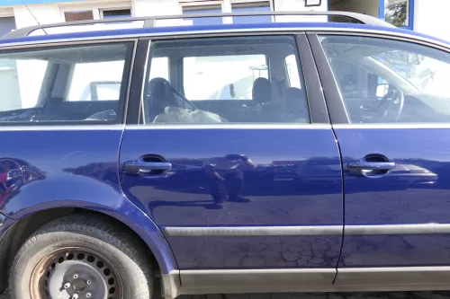 VW Passat 3B 3BG Kombi Variant Tür hinten rechts blau LA5E