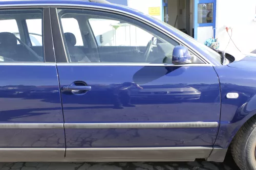 VW Passat 3B 3BG Kombi Limo Tür vorne rechts Beifahrertür blau LA5E ohneAnbaute