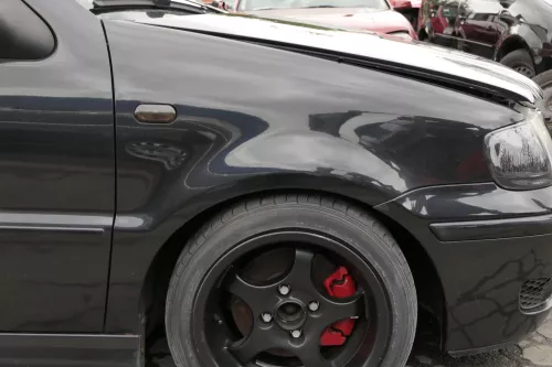 VW Polo 6N2 Kotflügel vorne rechts schwarz LC9Z (bis auf den Schweller)