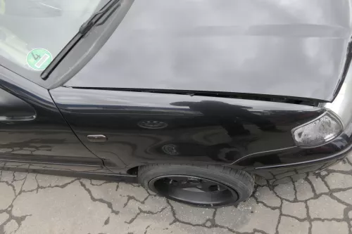 VW Polo 6N2 Kotflügel vorne rechts schwarz LC9Z (bis auf den Schweller) (150932)