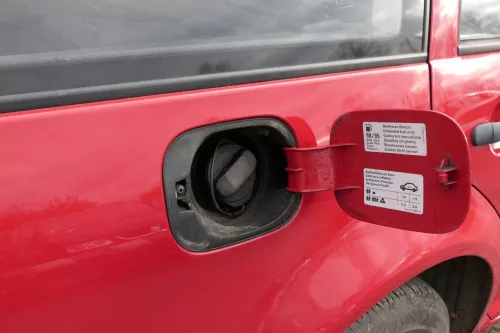 VW Golf 4 Variant Kombi Tankdeckel Deckel Tank Tankverschluß rot LY3D tornardoro (151284)