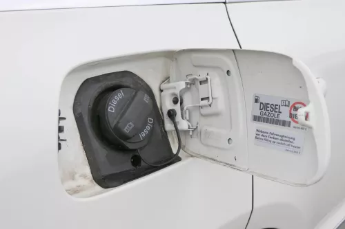 VW Touareg 7L Tankdeckel Deckel Tank Tankverschluß weiß LR9A (151305)