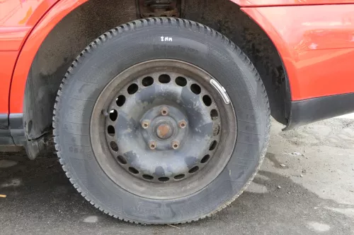 Audi A4 B5 A6 4B Passat 3BG Felgen Reifen Winterreifen M+S 195/65 R15 91T # 8mm (151369)