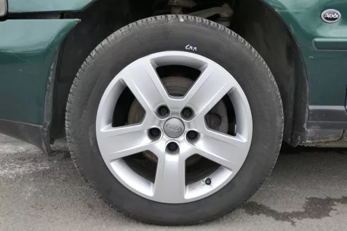 Aud A4 B5 A6 4B Alufelgen 205/55 R16 Sommerreifen Reifen Felgen 8E0601025B 5-6mm (151582)