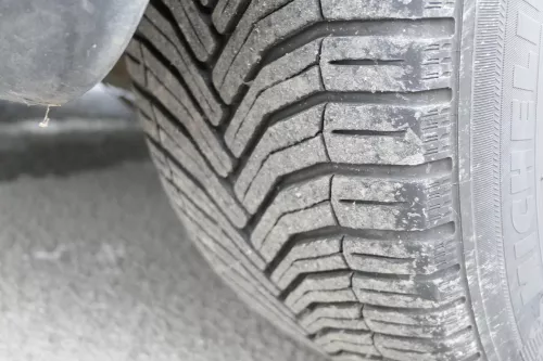 Aud A4 B5 A6 4B Alufelgen 205/55 R16 Sommerreifen Reifen Felgen 8E0601025B 5-6mm (151582)