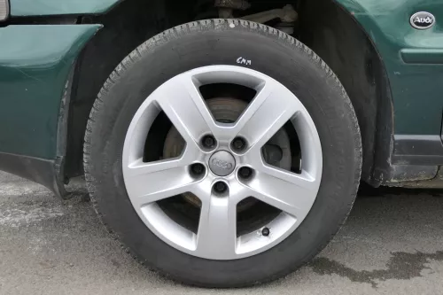 Aud A4 B5 A6 4B Alufelgen 205/55 R16 Sommerreifen Reifen Felgen 8E0601025B 5-6mm (151582)