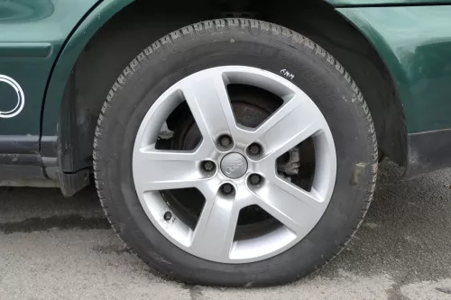 Aud A4 B5 A6 4B Alufelgen 205/55 R16 Sommerreifen Reifen Felgen 8E0601025B 5-6mm (151582)