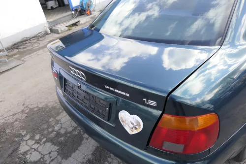 Audi A4 B5 Heckklappe hinten Klappe Kofferraumklappe Limousine grün LZ6U (151617)