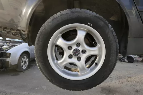 VW Passat 3BG Alufelgen Winterreifen Reifen 205/60 R15 91H KBA 43885 # 7mm (151724)