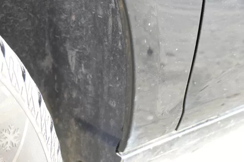 VW Fox Kotflügel vorne links schwarz L041 (151738)