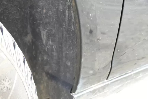 VW Fox Kotflügel vorne links schwarz L041 (151738)