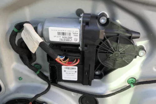 Touran Caddy 2k ektrischer Fensterheber Motor vorn rechts 1T0959702 1K0959792C