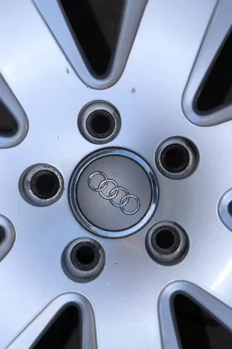 Audi A6 4F Alufelgen Reifen 225/55 R16 99H Felgen Winterreifen 4F0601025AN 5-8mm (151830)