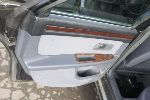 Audi A8 4D Verkleidung Klappe Abdeckung Dekor Holz Optik Mittelkonsole (152328)