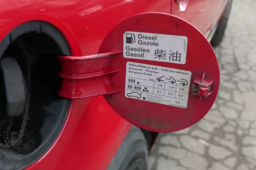 VW Passat 3B Tankdeckel Klappe Tankklappe Deckel Tank rot LY3D (152397)