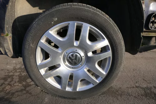 1x Passat 3BG Alufelgen 205/55 R16 3B0601025AD Cleveland 7x16ET37 - OHNE DECKEL (152444)