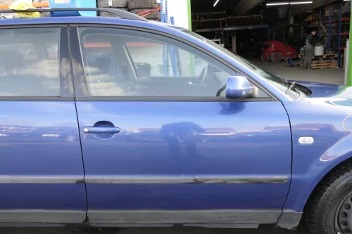 VW Passat 3B 3BG Kombi Limo Tür vorne rechts Beifahrertür blau LR5V ohneAnbaute