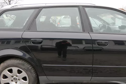 Audi A4 B7 8E Tür hinten rechts schwarz LY9B brillian Kombi mit Scheibe  Rahmen
