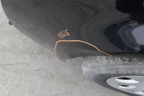 Audi A4 8E B6 Kotflügel vorne links schwarz LY9B brilliantschwarz - Delle (152814)