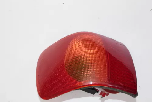 Audi 80 Limousine hinten rechts außen Rückleuchte original 8A0945096D