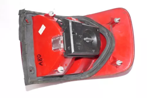 Audi 80 Limousine hinten rechts außen Rückleuchte original 8A0945096D (153508)