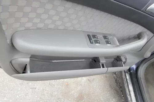 Audi A6 4B Türverkleidung Verkleidung Tür vorne +hinten links rechts swing soul (153943)