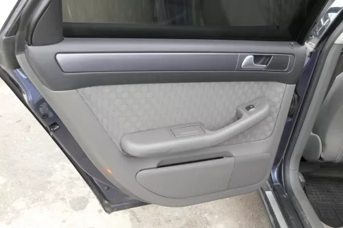 Audi A6 4B Türverkleidung Verkleidung Tür vorne +hinten links rechts swing soul (153943)