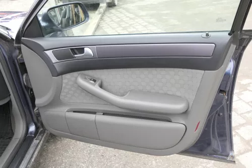 Audi A6 4B Türverkleidung Verkleidung Tür vorne +hinten links rechts swing soul (153943)