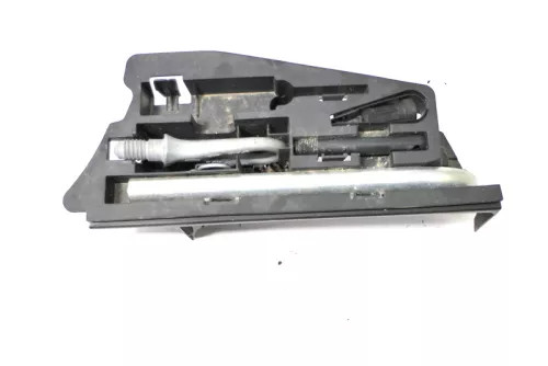 Audi A6 4F Bordwerkzeug Abschleppöse Öse Schlüssel