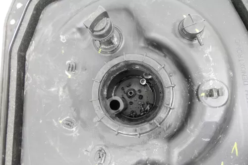 VW Passat 3C Harnstoffeinspritzung Tank  Harnstoff 3C0131878 (154718)