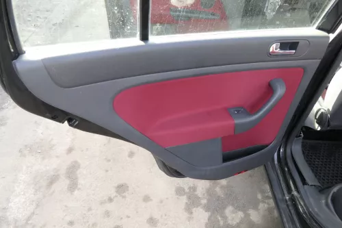 VW Golf Plus 5M 4x Türverkleidung Verkleidung Tür vorn hinten links rot (154921)