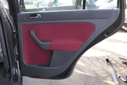 VW Golf Plus 5M 4x Türverkleidung Verkleidung Tür vorn hinten links rot (154921)