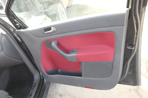 VW Golf Plus 5M 4x Türverkleidung Verkleidung Tür vorn hinten links rot (154921)