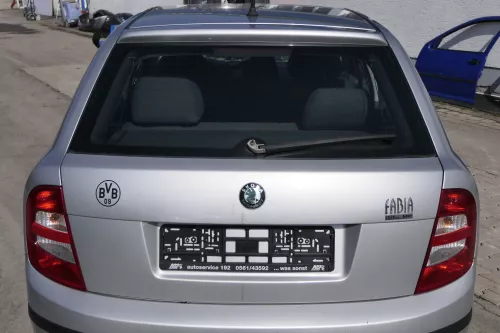 Skoda Fabia 6Y6 Schrägheck Heckklappe Kofferraumklappe hinten grau silber LF7T