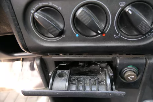VW Passat 3A 35i Aschenbecher Zigarettenanzünder vorne