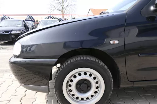 VW Caddy 9K Polo Variant 6Kv Kombi Kotflügel vorne links schwarz L041