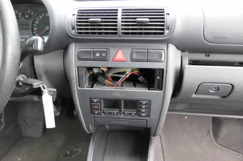 Audi A3 8L Mittelkonsole Verkleidung um Radio Blende Armaturenbrett 8L0863263A (155918)