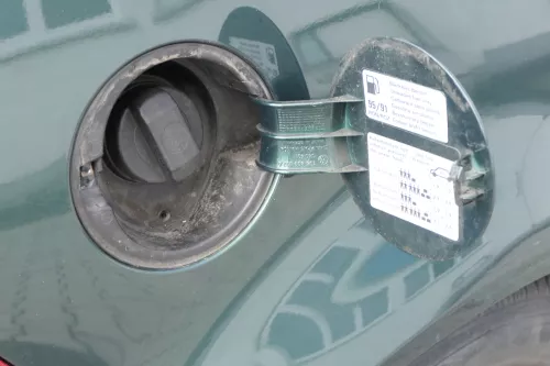 VW Golf 4 Limousine Tankdeckel Deckel Tank Tankverschluß Grün LC6M (155936)