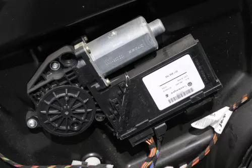 VW Touareg 7L ektrischer Fensterheber vorne links 3D1959793 Fensterhebermotor