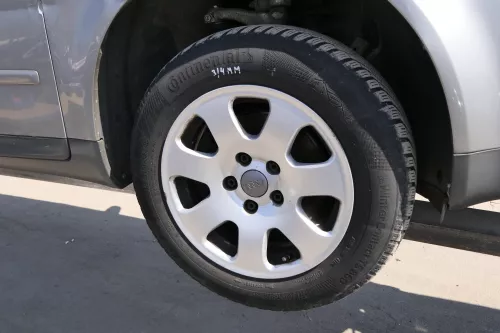 Audi A4 8E A6 4B Alufelgen 195/65 R15 91T Winterreifen Reifen 2-5mm 8E0601025 (156358)