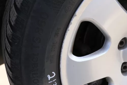 Audi A4 8E A6 4B Alufelgen 195/65 R15 91T Winterreifen Reifen 2-5mm 8E0601025 (156358)