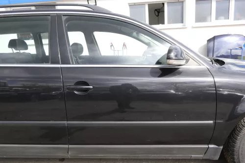 VW Passat 3B 3BG Kombi + Limo Tür vorne rechts Beifahrertür schwarz LC9Z black ü