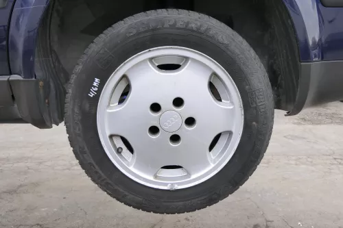 4x Audi A4 100 Alufelgen 195/65 R15 91T Winterreifen Reifen 3-6mm 441601025S (156573)