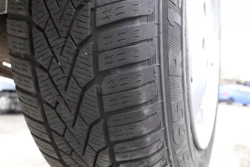 4x Audi A4 100 Alufelgen 195/65 R15 91T Winterreifen Reifen 3-6mm 441601025S (156573)