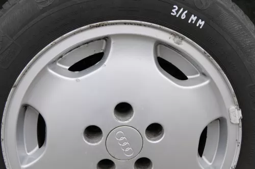 4x Audi A4 100 Alufelgen 195/65 R15 91T Winterreifen Reifen 3-6mm 441601025S (156573)