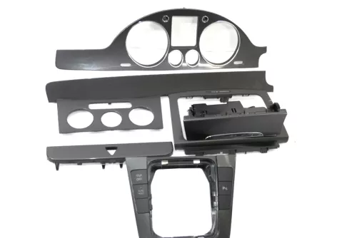 Passat 3C Mittelkonsole Verkleidung um Radio Klappe Abdeckung Dekor schwarz matt (157109)