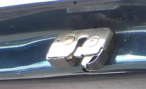 VW Golf 3 1H Limo Heckschloß Schloß unten an Heckklappe 1H6827505B Fanghaken